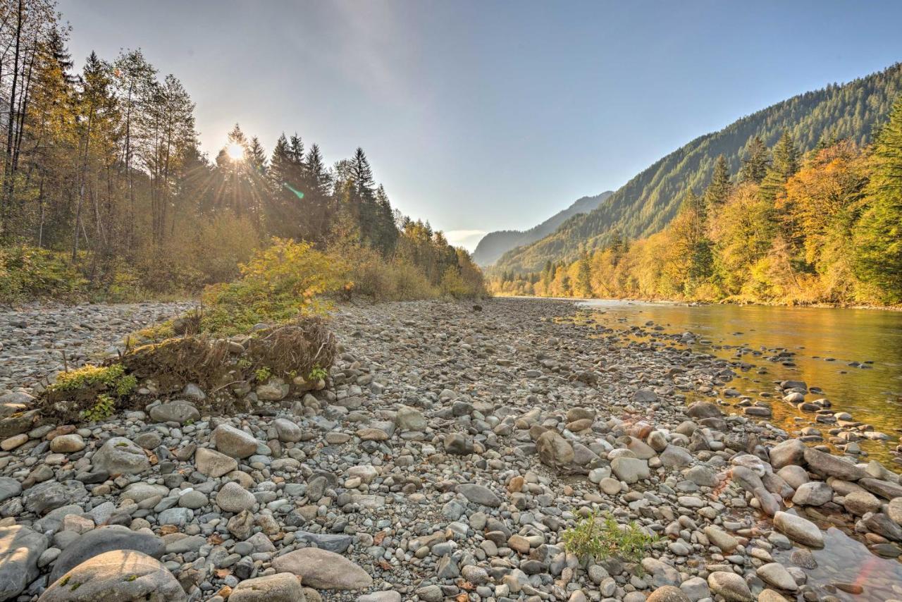 Riverfront Gold Bar Log Cabin Near Stevens Pass! Exterior foto